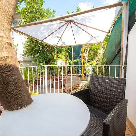 Maison Twentyfive Bed & Breakfast 4*