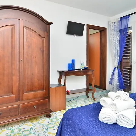 Maison Twentyfive Bed & Breakfast