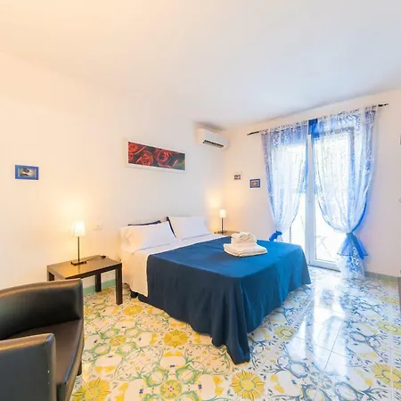 Maison Twentyfive Bed & Breakfast 4*