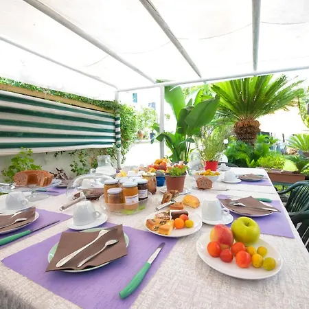 Maison Twentyfive Bed & Breakfast