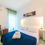 Maison Twentyfive Panzió 4*