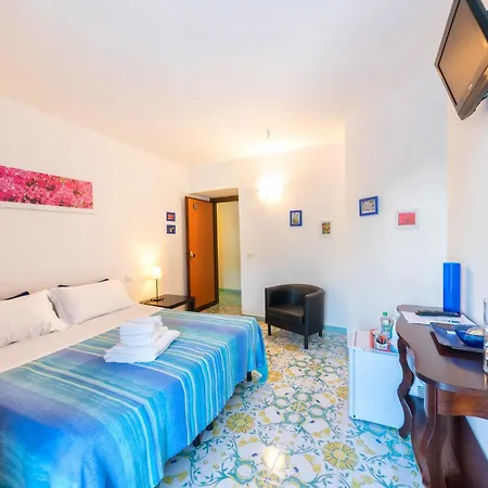 Maison Twentyfive 4*