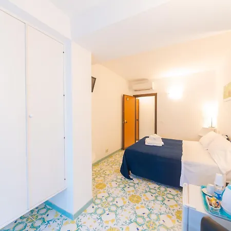 Maison Twentyfive B&B 4*