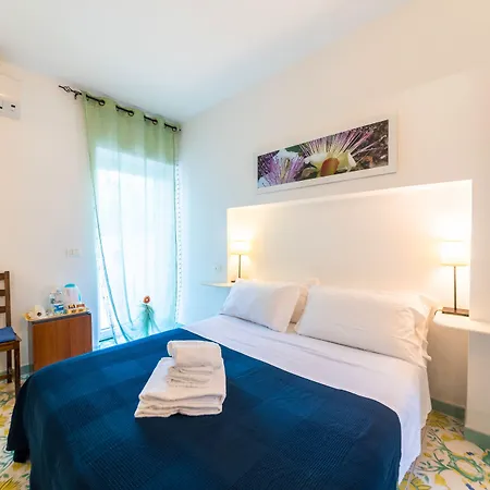 Maison Twentyfive ايسكيا