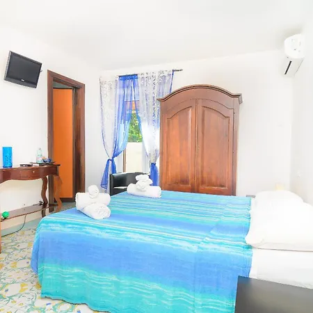 Maison Twentyfive Bed & Breakfast 4*